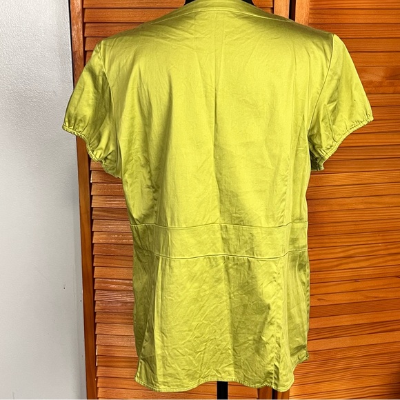 Limited Green Short Sleeve V-neck Blouse - Picture 4 of 4